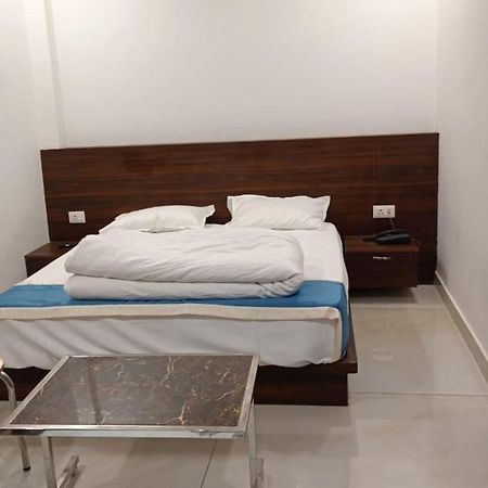 Hotel Cross Road By Wb Inn Unnao Экстерьер фото