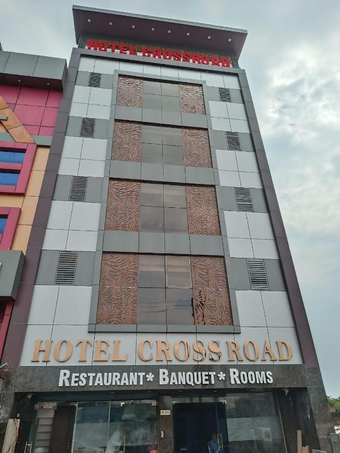 Hotel Cross Road By Wb Inn Unnao Экстерьер фото