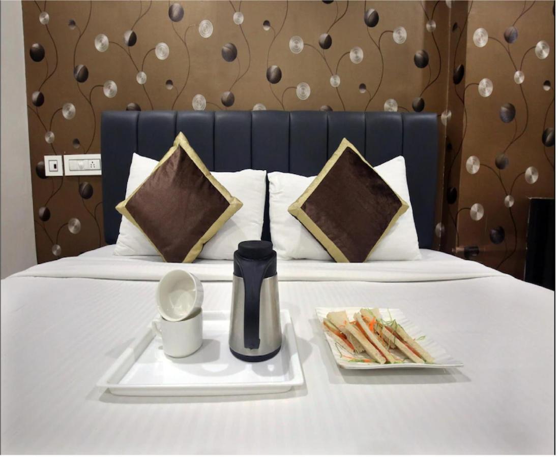 Hotel Cross Road By Wb Inn Unnao Экстерьер фото