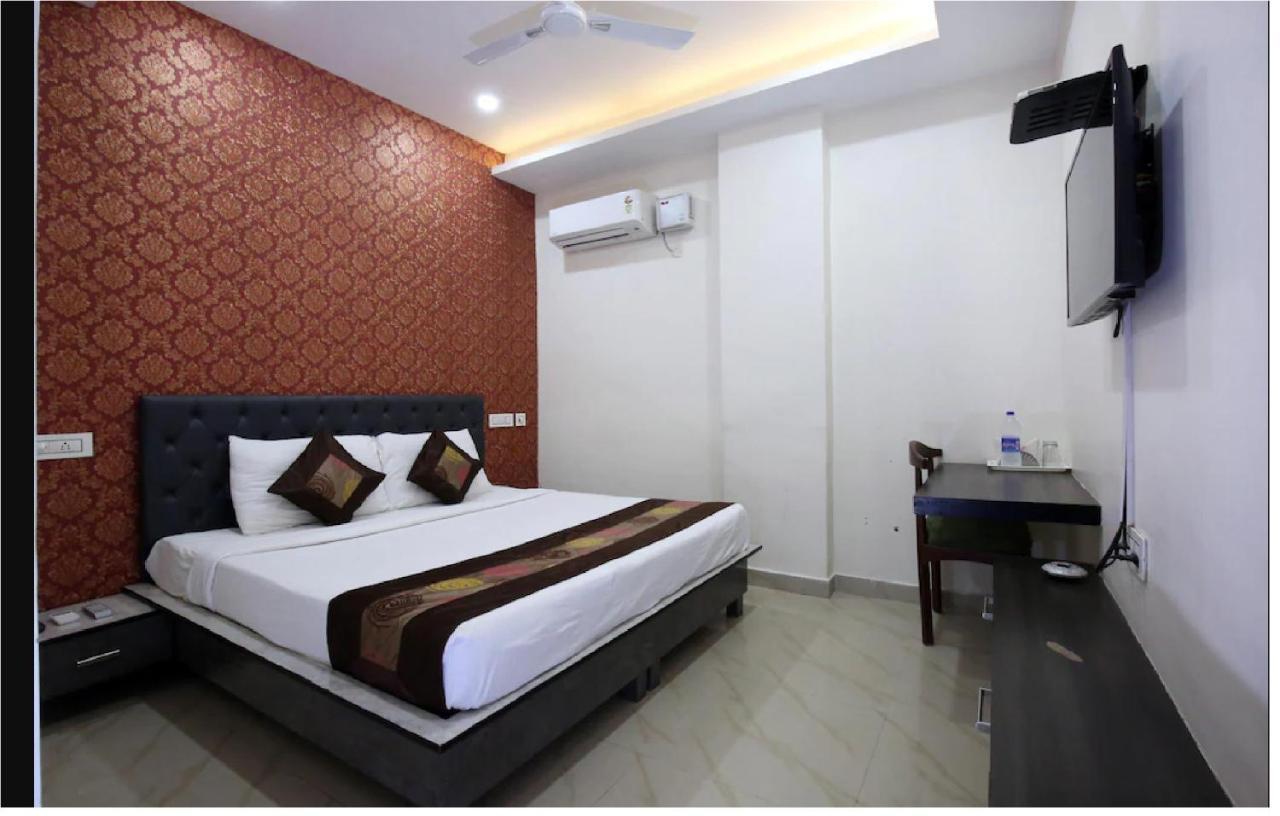 Hotel Cross Road By Wb Inn Unnao Экстерьер фото