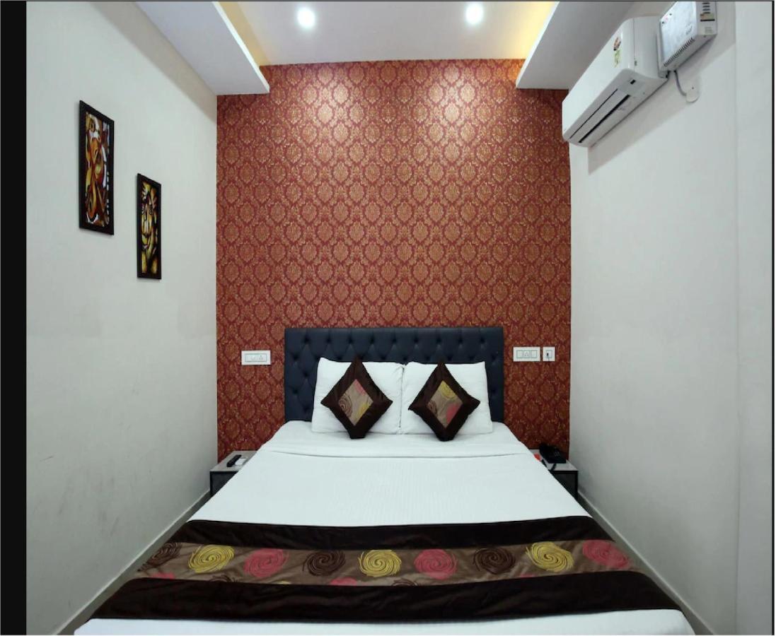 Hotel Cross Road By Wb Inn Unnao Экстерьер фото
