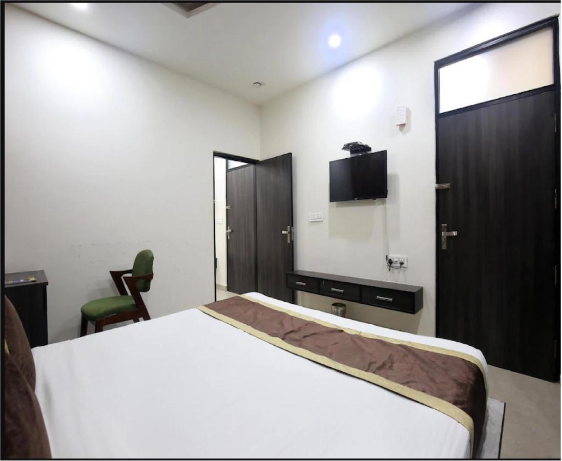 Hotel Cross Road By Wb Inn Unnao Экстерьер фото