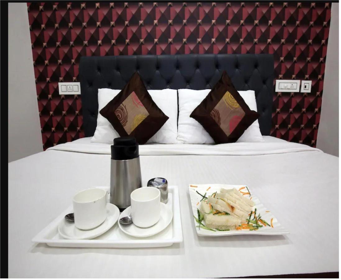 Hotel Cross Road By Wb Inn Unnao Экстерьер фото