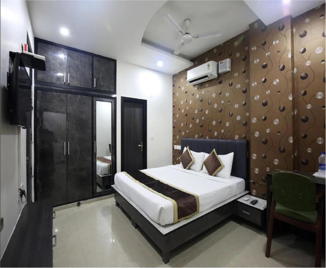 Hotel Cross Road By Wb Inn Unnao Экстерьер фото