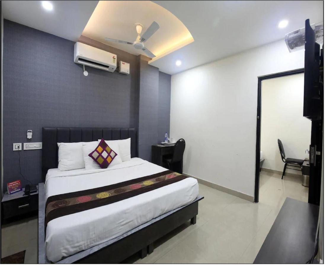 Hotel Cross Road By Wb Inn Unnao Экстерьер фото
